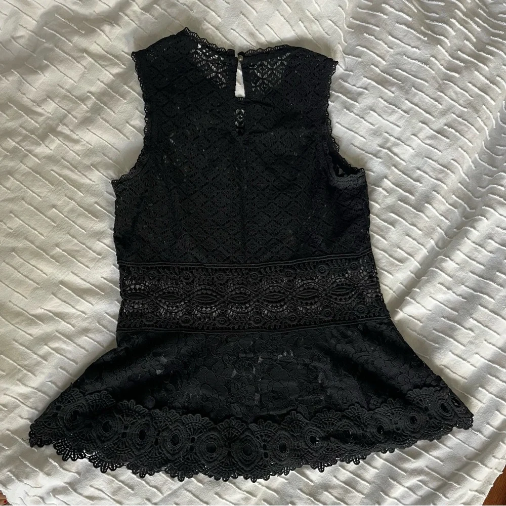 Black Lace Peplum Sleeveless Top - Picture 4 of 8